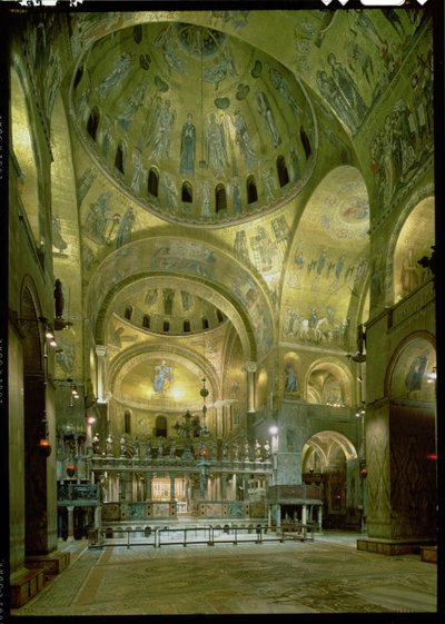 Vista interna della navata da Byzantine School